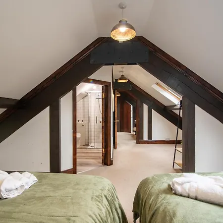 Madison House - Converted Church 5 Bed Pontypool Buitenkant foto