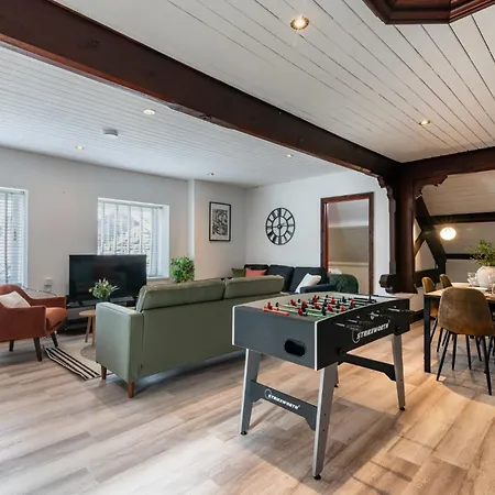Madison House - Converted Church 5 Bed Pontypool Buitenkant foto