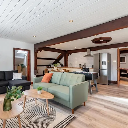 Madison House - Converted Church 5 Bed Pontypool Buitenkant foto