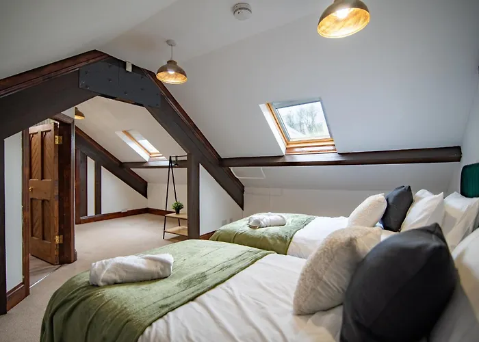 Madison House - Converted Church 5 Bed Pontypool