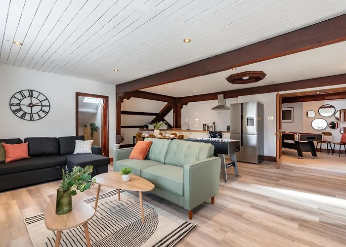 Madison House - Converted Church 5 Bed Pontypool