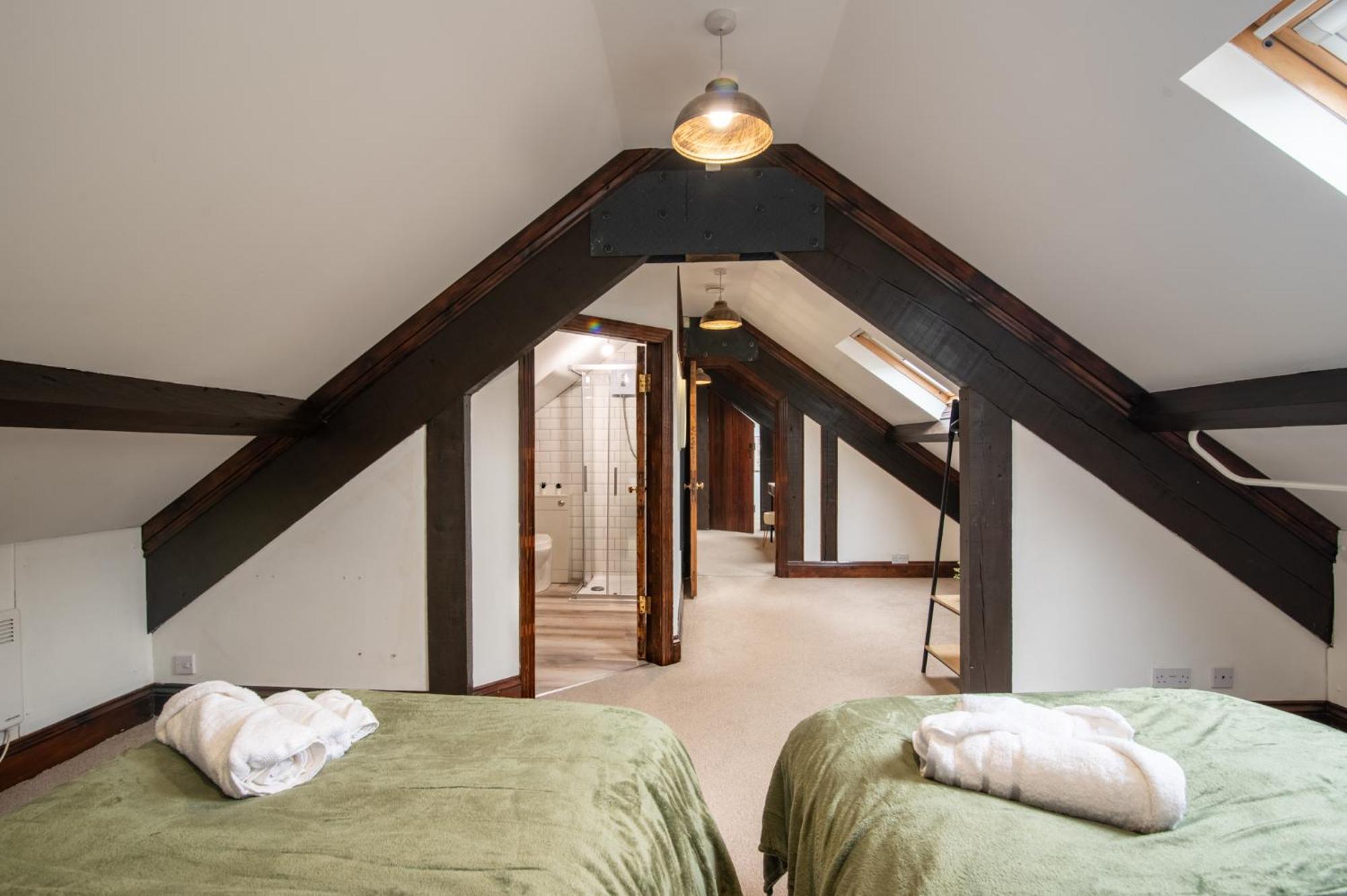 Madison House - Converted Church 5 Bed